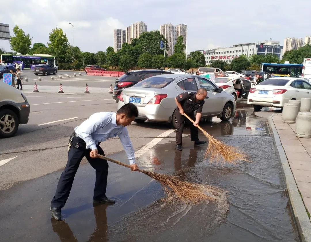 湖南保安服務,墻外高空清洗服務,湖南保利天創(chuàng)物業(yè)發(fā)展有限公司