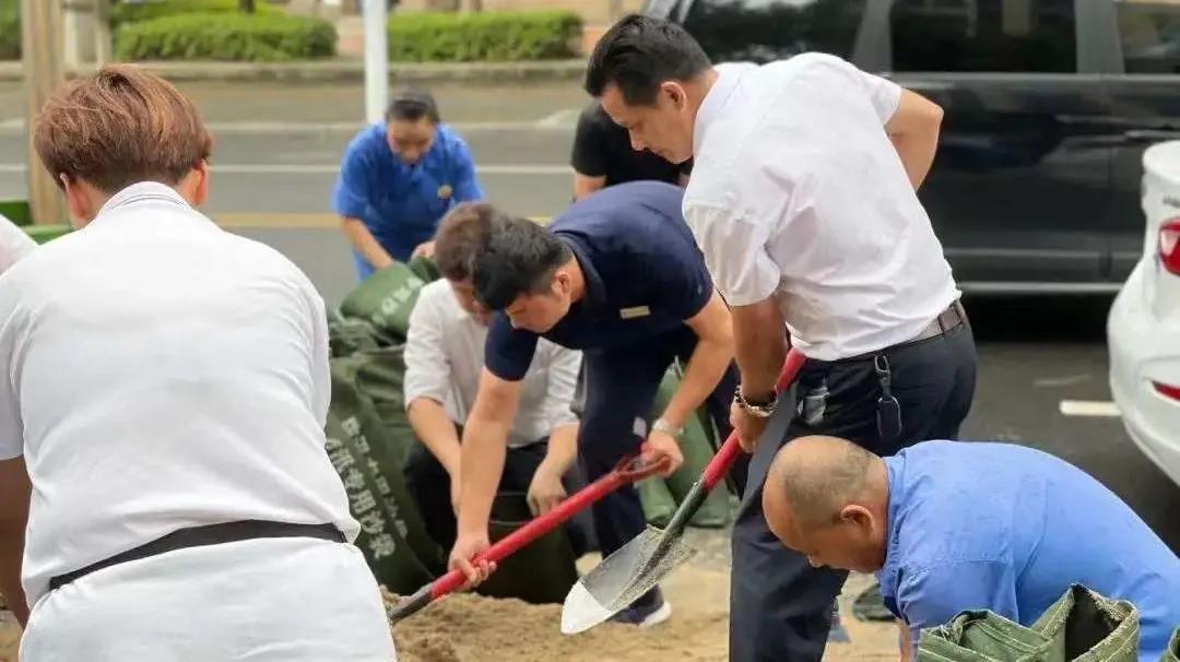 湖南保安服務,墻外高空清洗服務,湖南保利天創(chuàng)物業(yè)發(fā)展有限公司