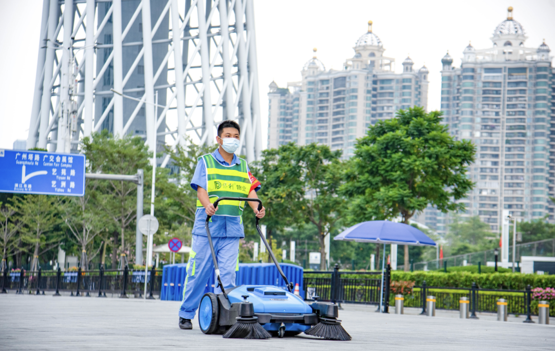 湖南保安服務(wù),墻外高空清洗服務(wù),湖南保利天創(chuàng)物業(yè)發(fā)展有限公司