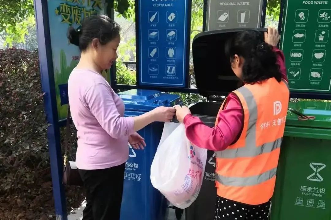 湖南保安服務,墻外高空清洗服務,湖南保利天創(chuàng)物業(yè)發(fā)展有限公司