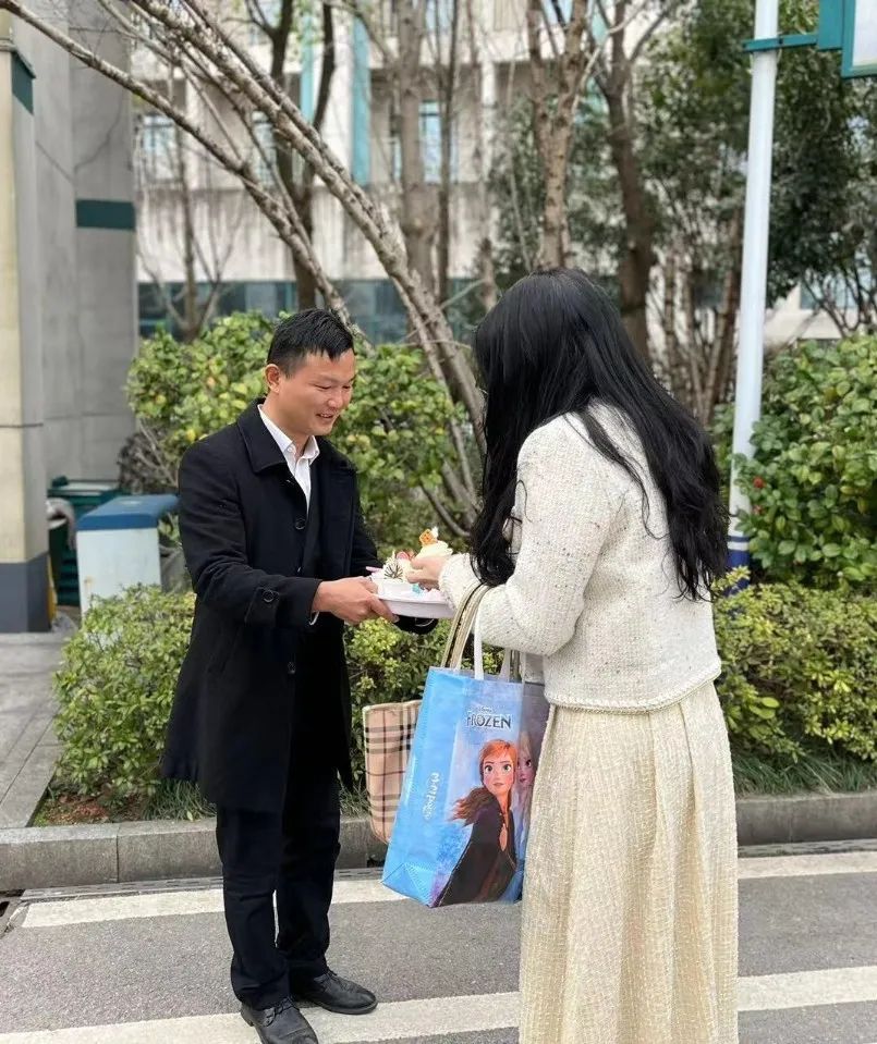 湖南保安服務(wù),墻外高空清洗服務(wù),湖南保利天創(chuàng)物業(yè)發(fā)展有限公司